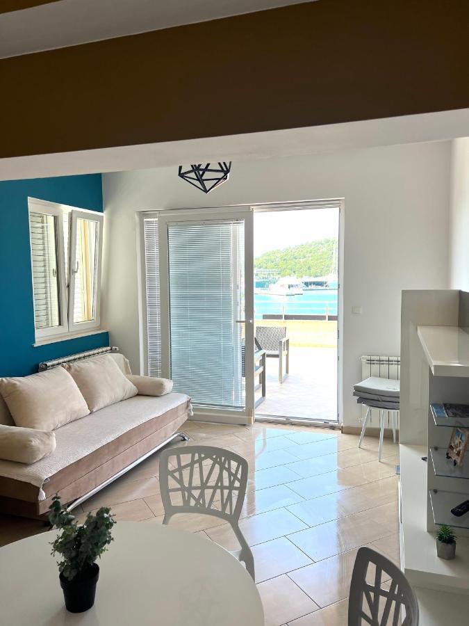 Apartments Villa Marina 罗戈兹尼察 外观 照片