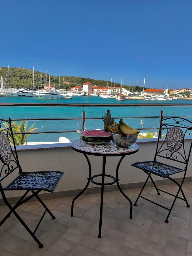 Apartments Villa Marina 罗戈兹尼察 外观 照片