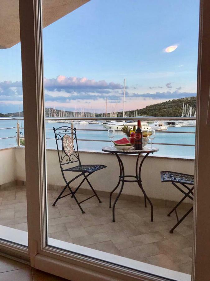 Apartments Villa Marina 罗戈兹尼察 外观 照片