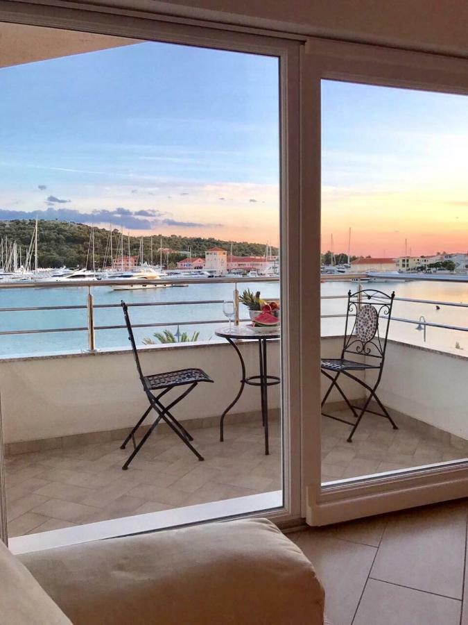 Apartments Villa Marina 罗戈兹尼察 外观 照片