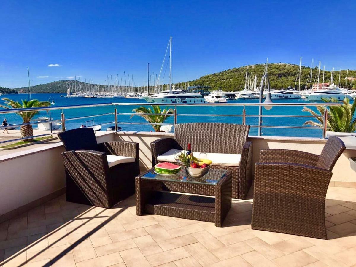 Apartments Villa Marina 罗戈兹尼察 外观 照片