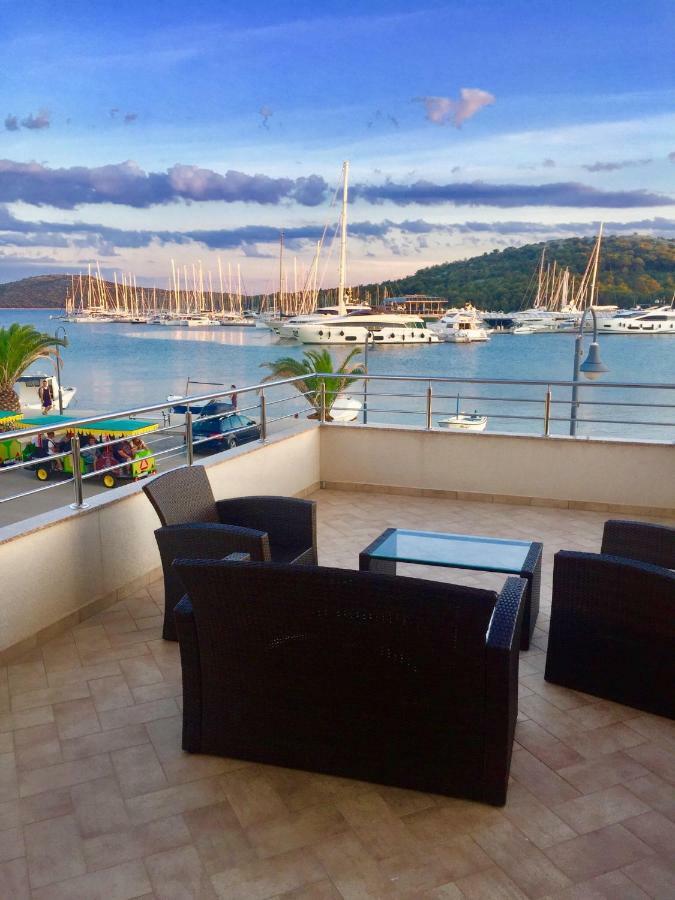 Apartments Villa Marina 罗戈兹尼察 外观 照片